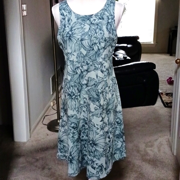BALANCE Collection Floral Flowing Dress - Picture 3 of 7